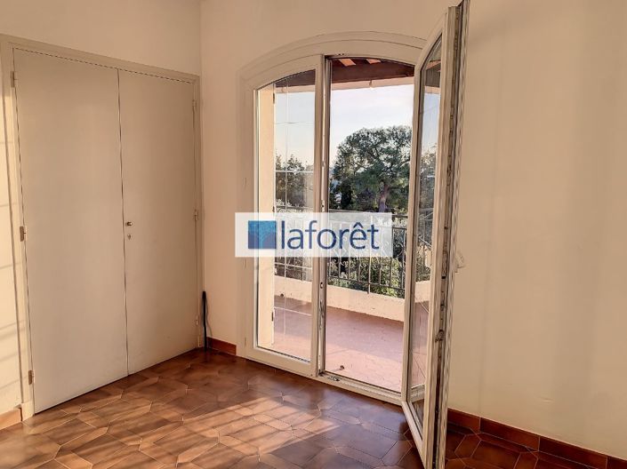 Image No.12-2 Bed House for sale