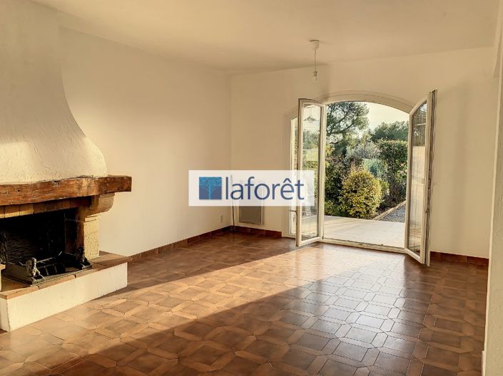 Image No.4-2 Bed House for sale