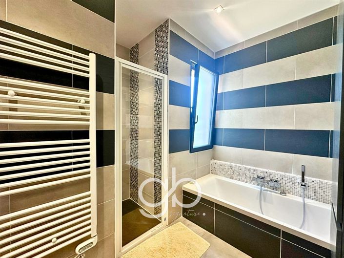 Image No.17-5 Bed House for sale