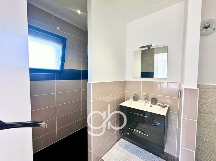 Image No.19-5 Bed House for sale