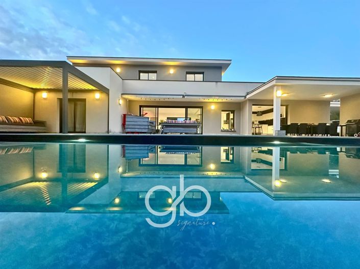 Image No.2-5 Bed House for sale