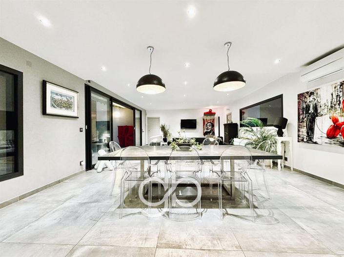 Image No.9-5 Bed House for sale