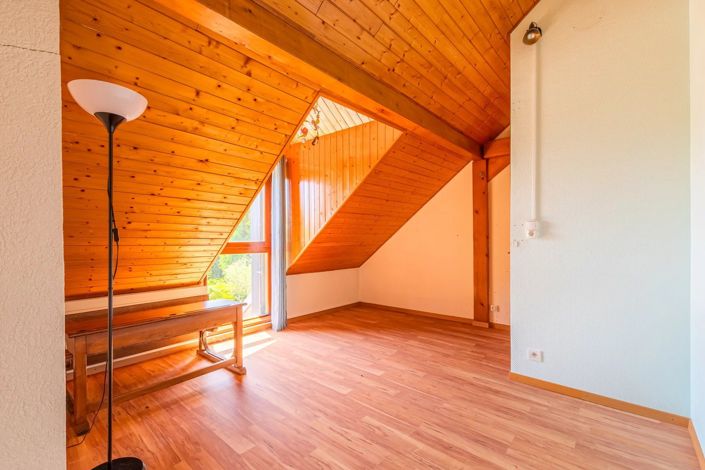 Image No.17-5 Bed House for sale