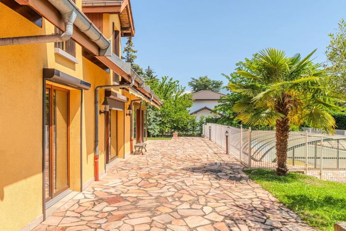 Image No.6-5 Bed House for sale