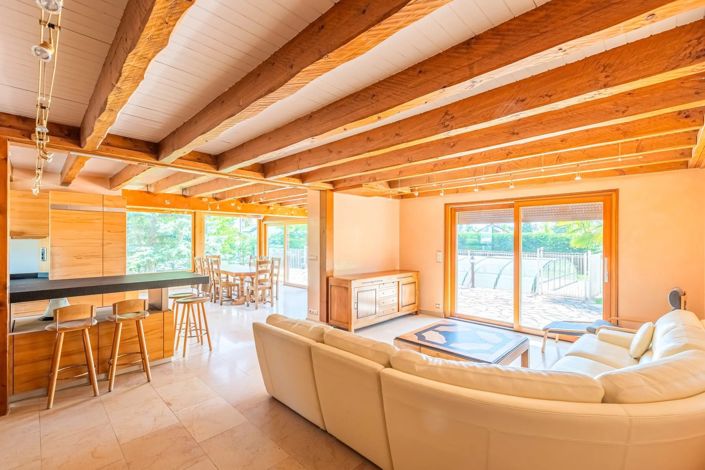 Image No.8-5 Bed House for sale