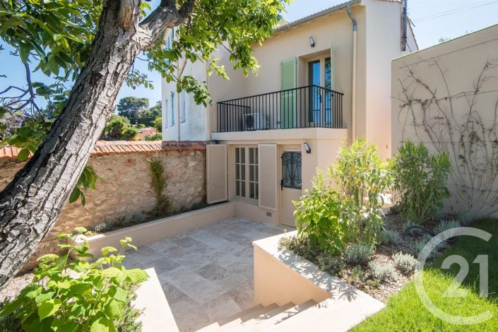 Image No.20-7 Bed House for sale