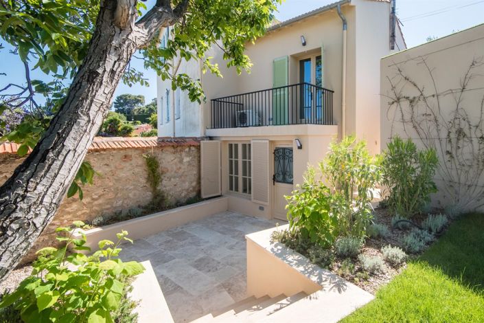 Image No.20-7 Bed House for sale