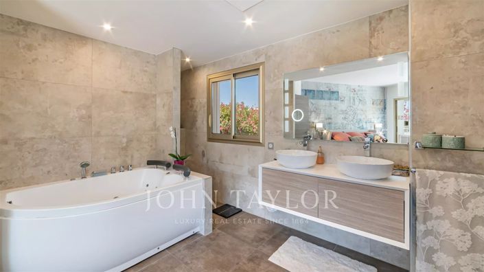 Image No.9-3 Bed Apartment for sale