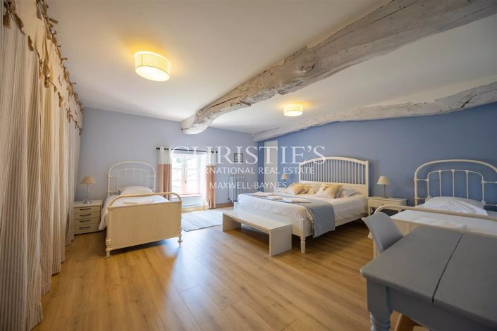 Image No.10-15 Bed House for sale