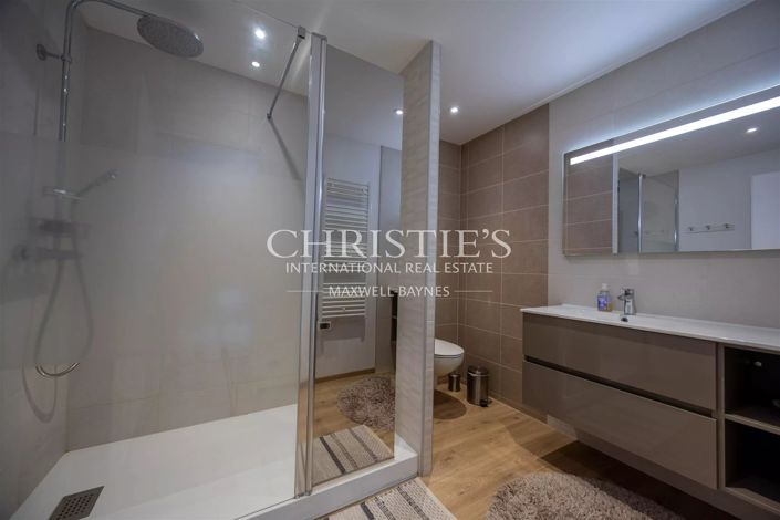Image No.11-15 Bed House for sale