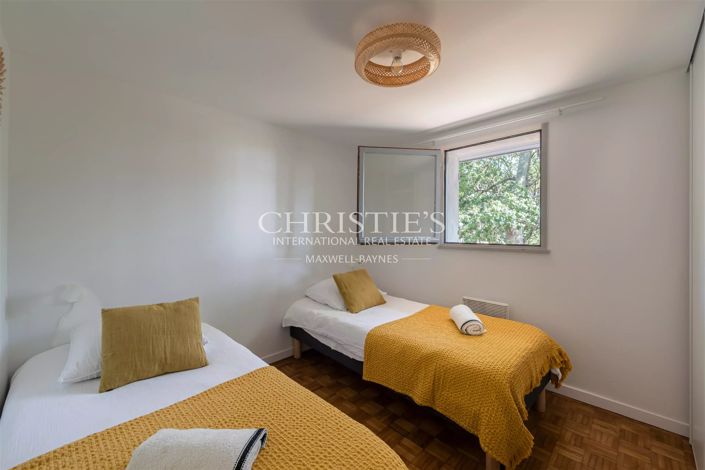Image No.10-3 Bed House for sale