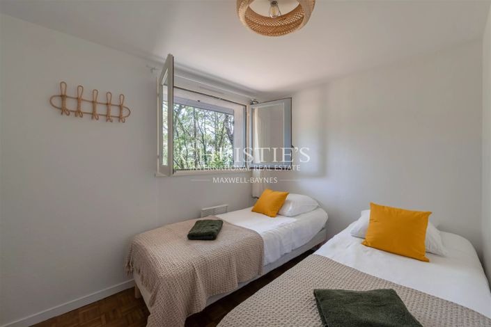 Image No.11-3 Bed House for sale