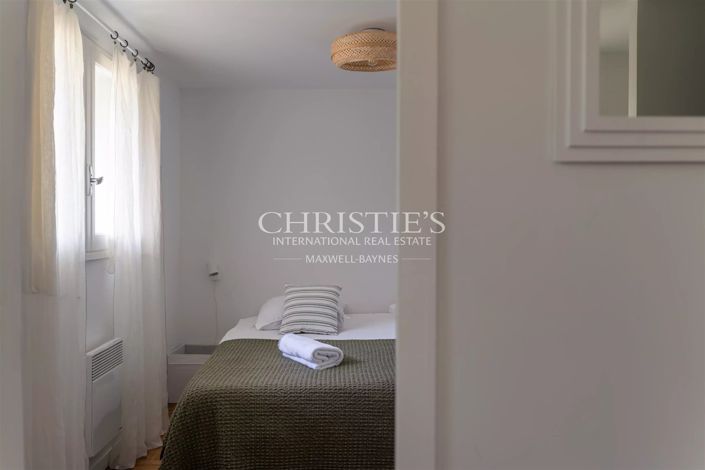 Image No.8-3 Bed House for sale