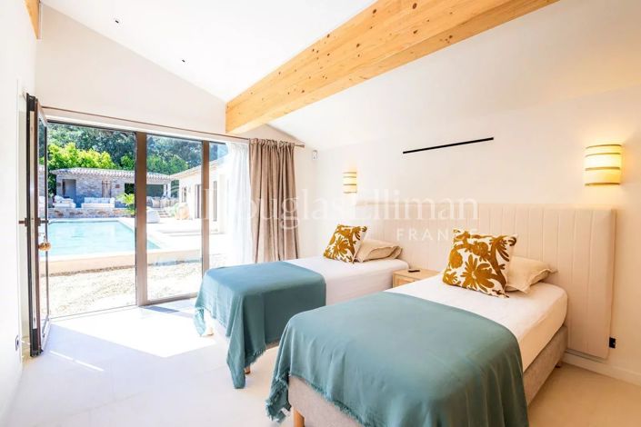 Image No.6-7 Bed House for sale