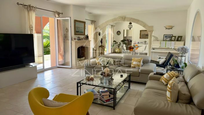 Image No.4-4 Bed House for sale