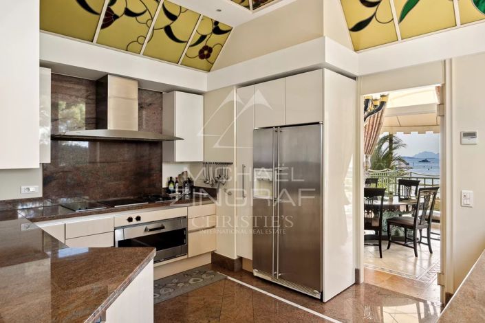Image No.18-8 Bed House for sale