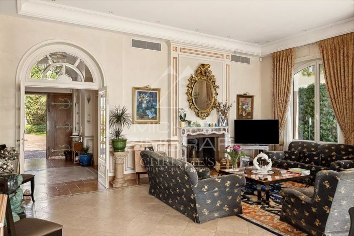Image No.6-8 Bed House for sale