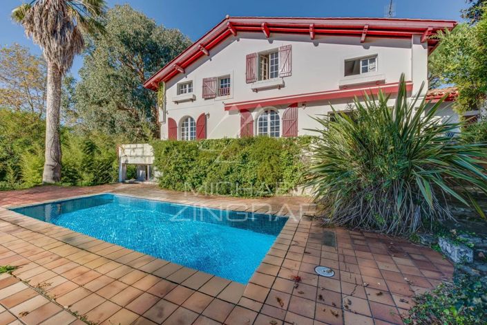 Image No.2-6 Bed House for sale