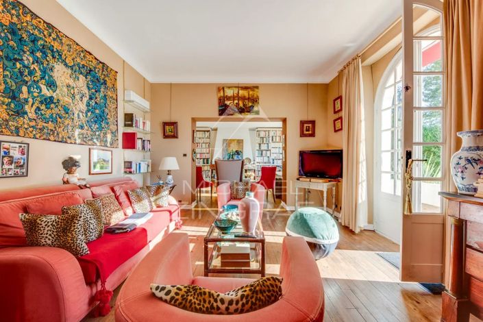 Image No.4-6 Bed House for sale