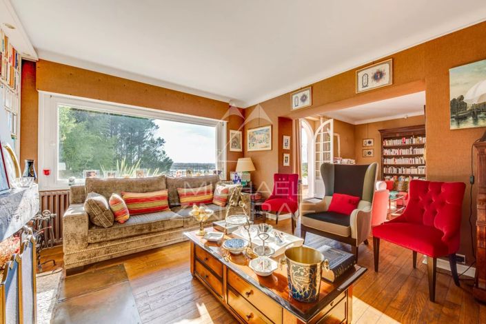Image No.5-6 Bed House for sale