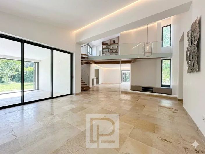 Image No.14-4 Bed House for sale