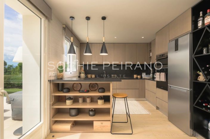 Image No.7-5 Bed House for sale