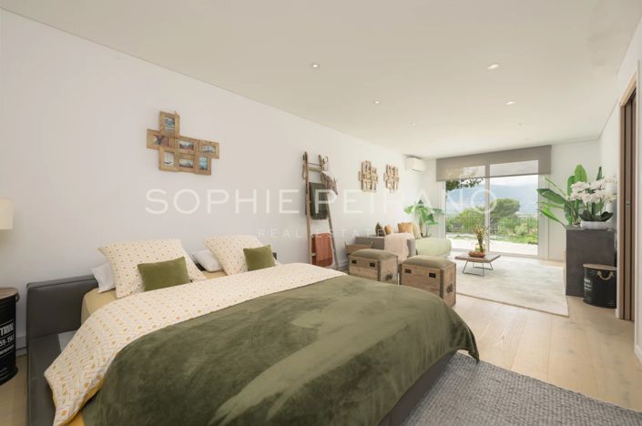 Image No.9-5 Bed House for sale