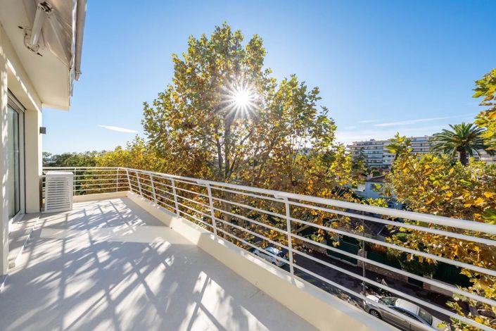 Image No.2-Appartement de 2 chambres à vendre à Cannes