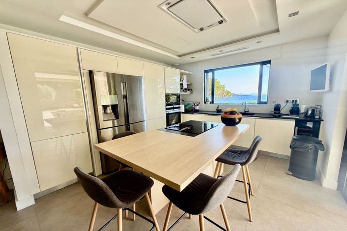 Image No.15-4 Bed House for sale