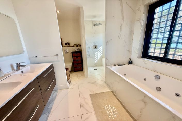 Image No.17-4 Bed House for sale