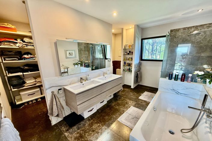 Image No.16-4 Bed House for sale
