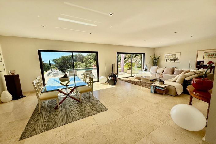 Image No.9-4 Bed House for sale