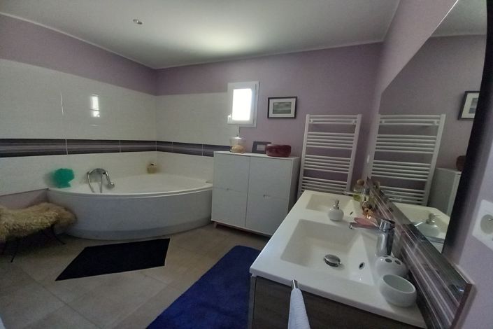 Image No.12-4 Bed House for sale