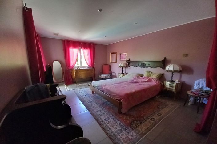 Image No.6-4 Bed House for sale