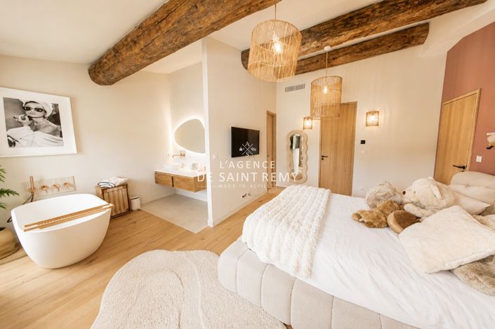 Image No.9-6 Bed House for sale
