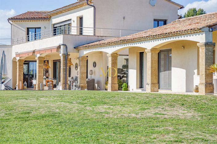 Image No.2-4 Bed House for sale