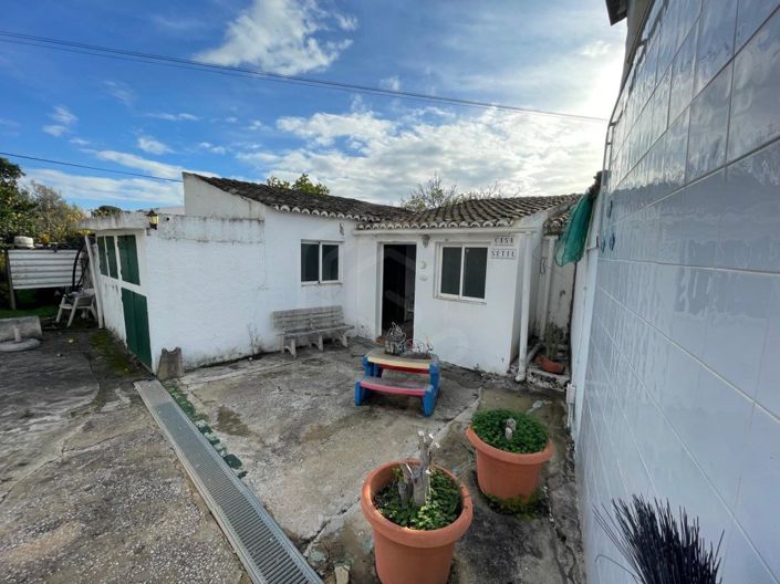 Image No.6-6 Bed House for sale