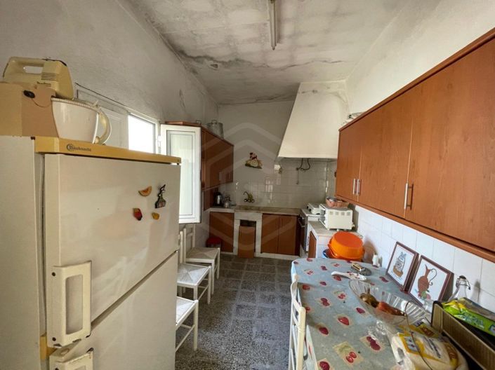 Image No.8-6 Bed House for sale