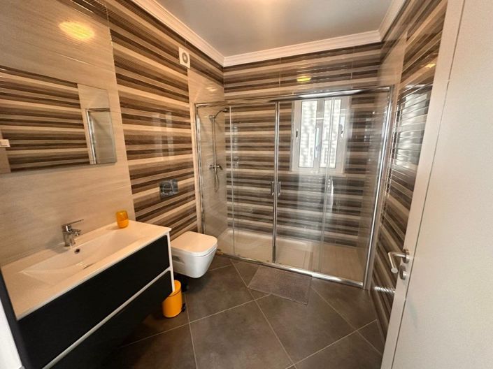 Image No.11-4 Bed House for sale