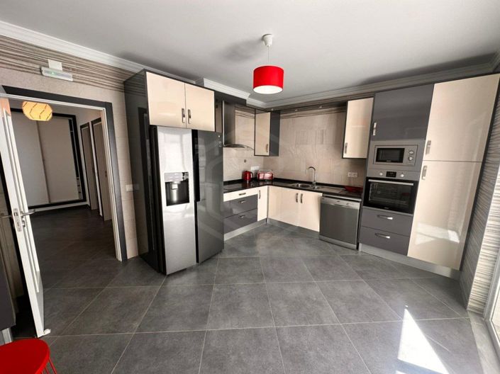 Image No.12-4 Bed House for sale