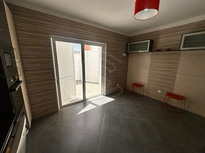 Image No.14-4 Bed House for sale