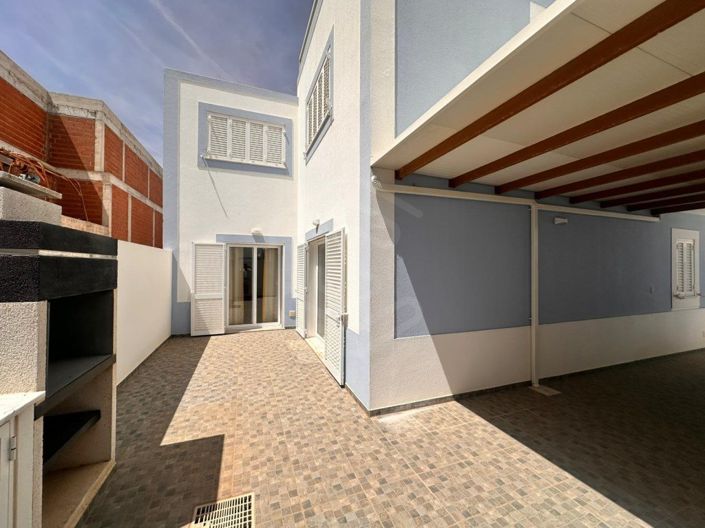 Image No.16-4 Bed House for sale