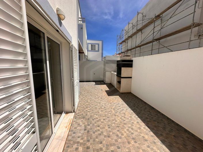 Image No.18-4 Bed House for sale