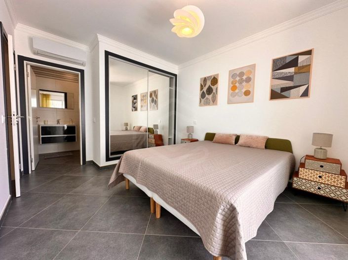 Image No.2-4 Bed House for sale