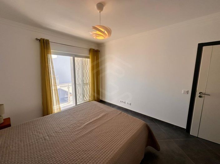 Image No.25-4 Bed House for sale