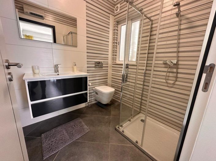 Image No.29-4 Bed House for sale