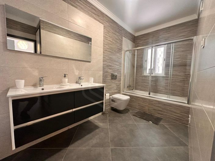 Image No.33-4 Bed House for sale