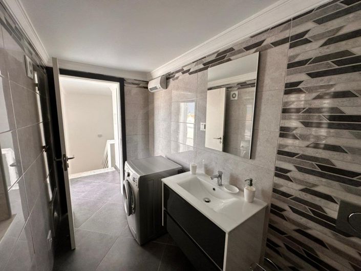 Image No.46-4 Bed House for sale