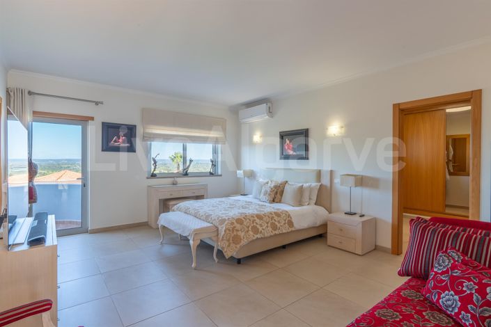 Image No.30-5 Bed House for sale