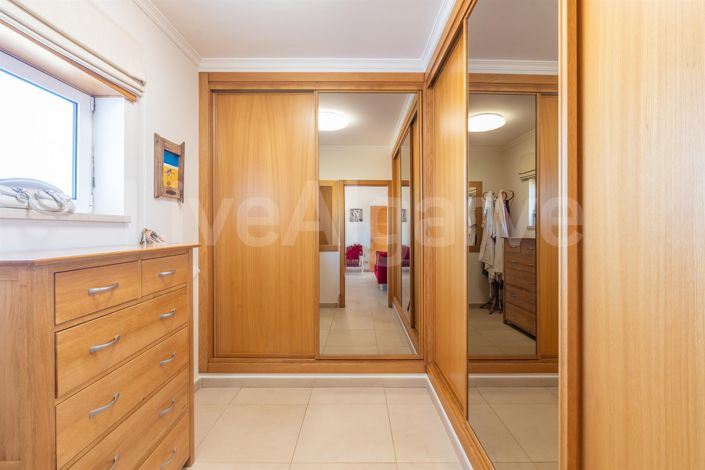 Image No.32-5 Bed House for sale